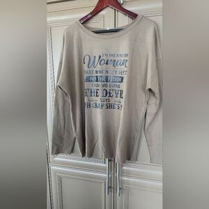 Graphic Long Sleeve Tee Shirt in Beige and Blue